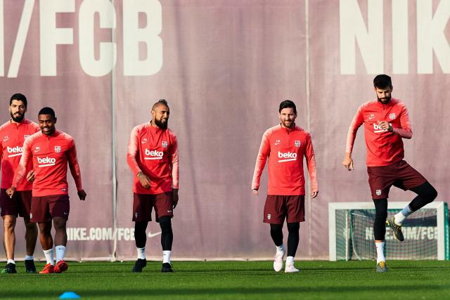 弗格投篮碰到徐杰脸部 杨鸣对着闫军贴脸输出